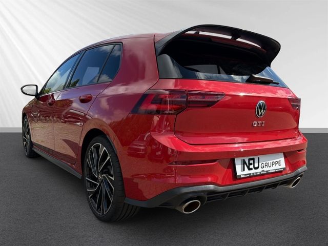 Volkswagen Golf 2021 г. Красный, пробег 46659 км