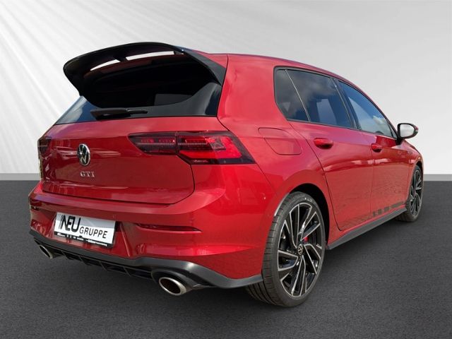 Volkswagen Golf 2021 г. Красный, пробег 46659 км