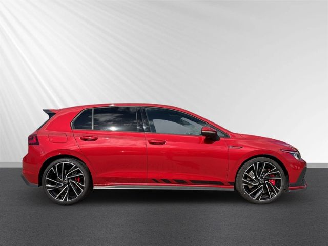 Volkswagen Golf 2021 г. Красный, пробег 46659 км