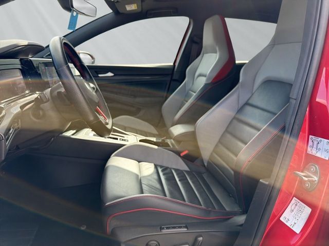 Volkswagen Golf 2021 г. Красный, пробег 46659 км