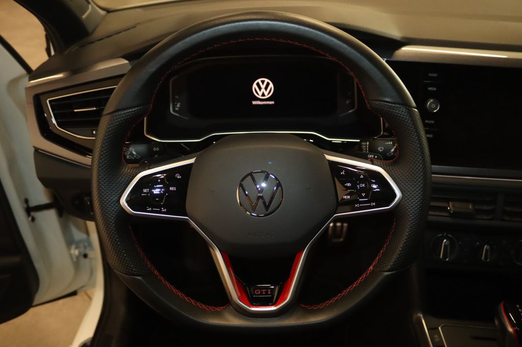 Volkswagen Polo 2023 г. Белый, пробег 39200 км