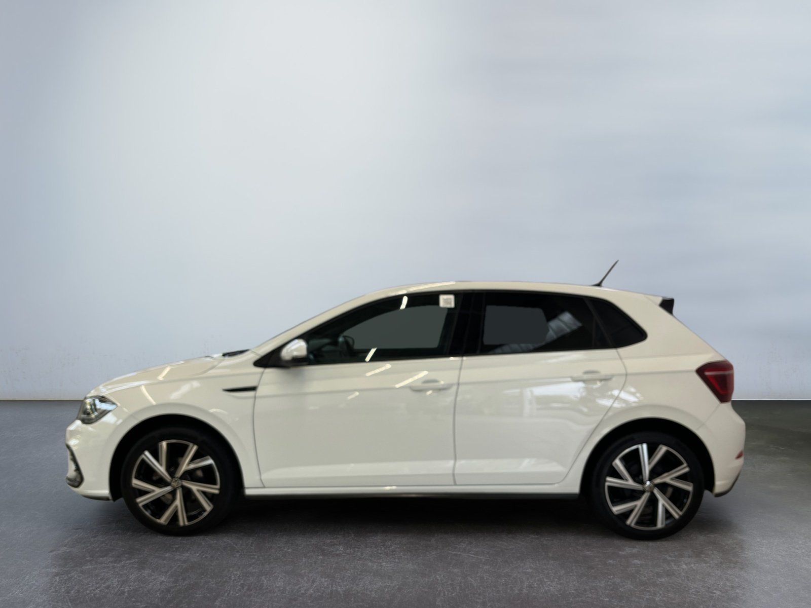 Volkswagen Polo 2022 г. Белый, пробег 14962 км