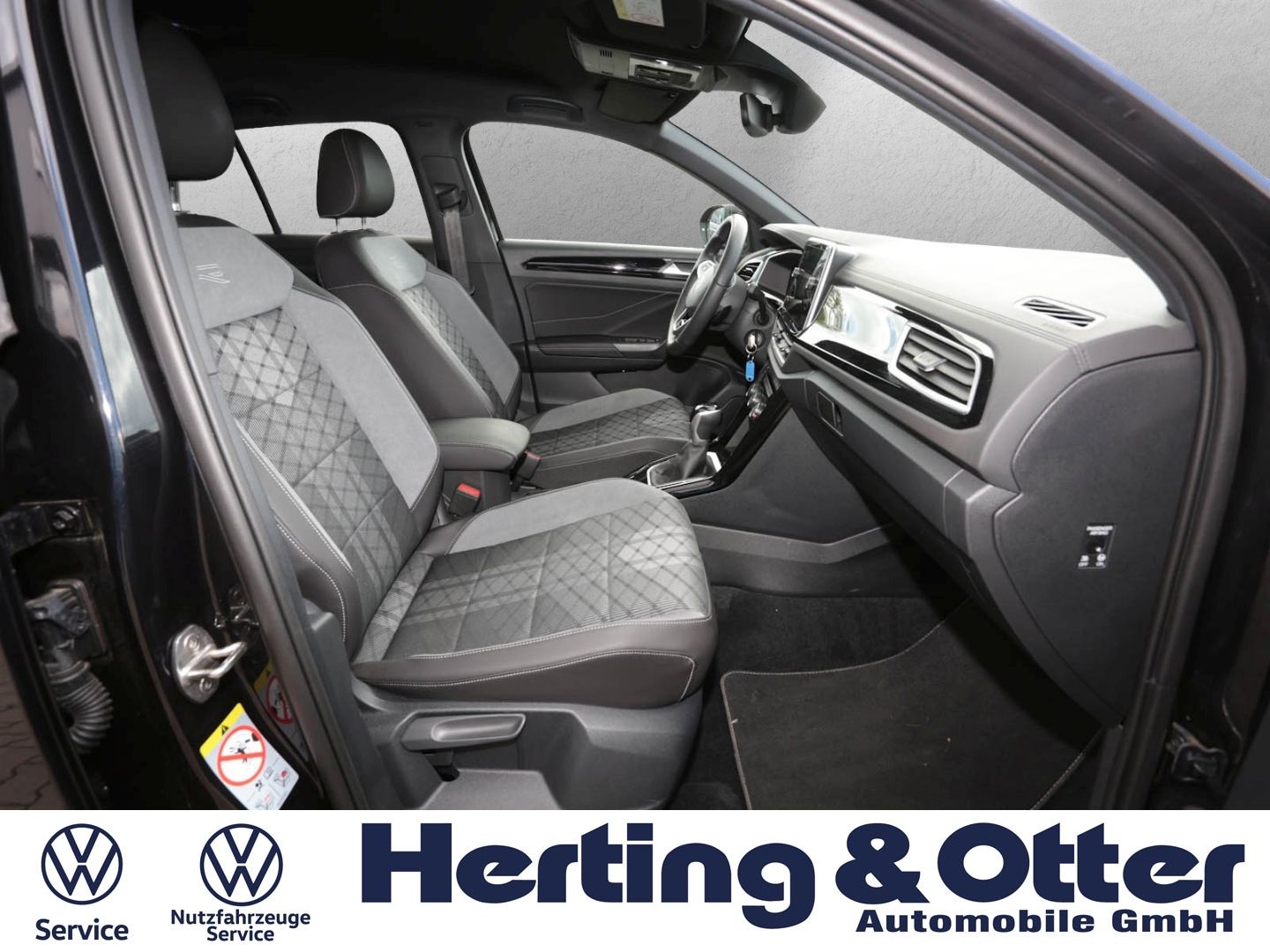 Volkswagen T-Roc 2025 г. Чёрный, пробег 35600 км