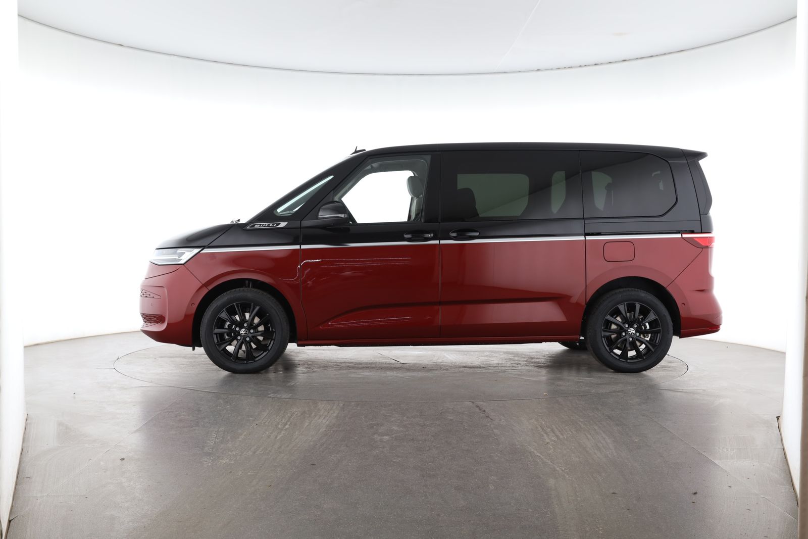 Volkswagen T7 MULTIVAN 2026 г. Красный, пробег 16713 км