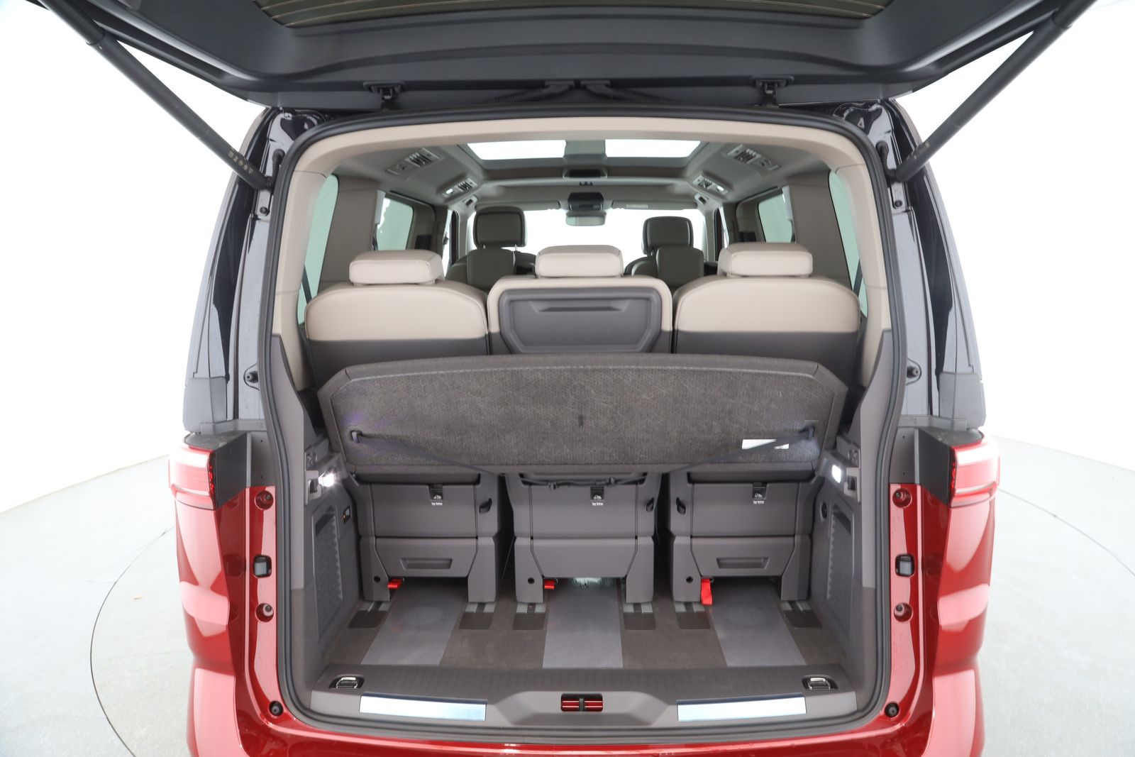 Volkswagen T7 MULTIVAN 2026 г. Красный, пробег 16713 км