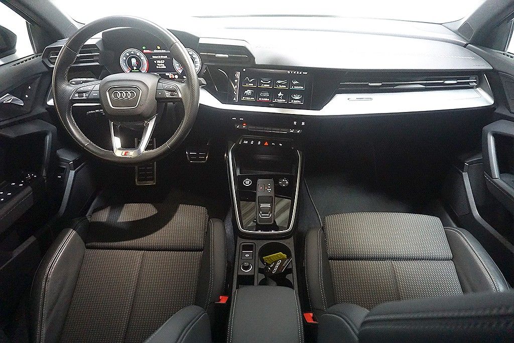 Audi A3 2022 г. Чёрный, пробег 51772 км