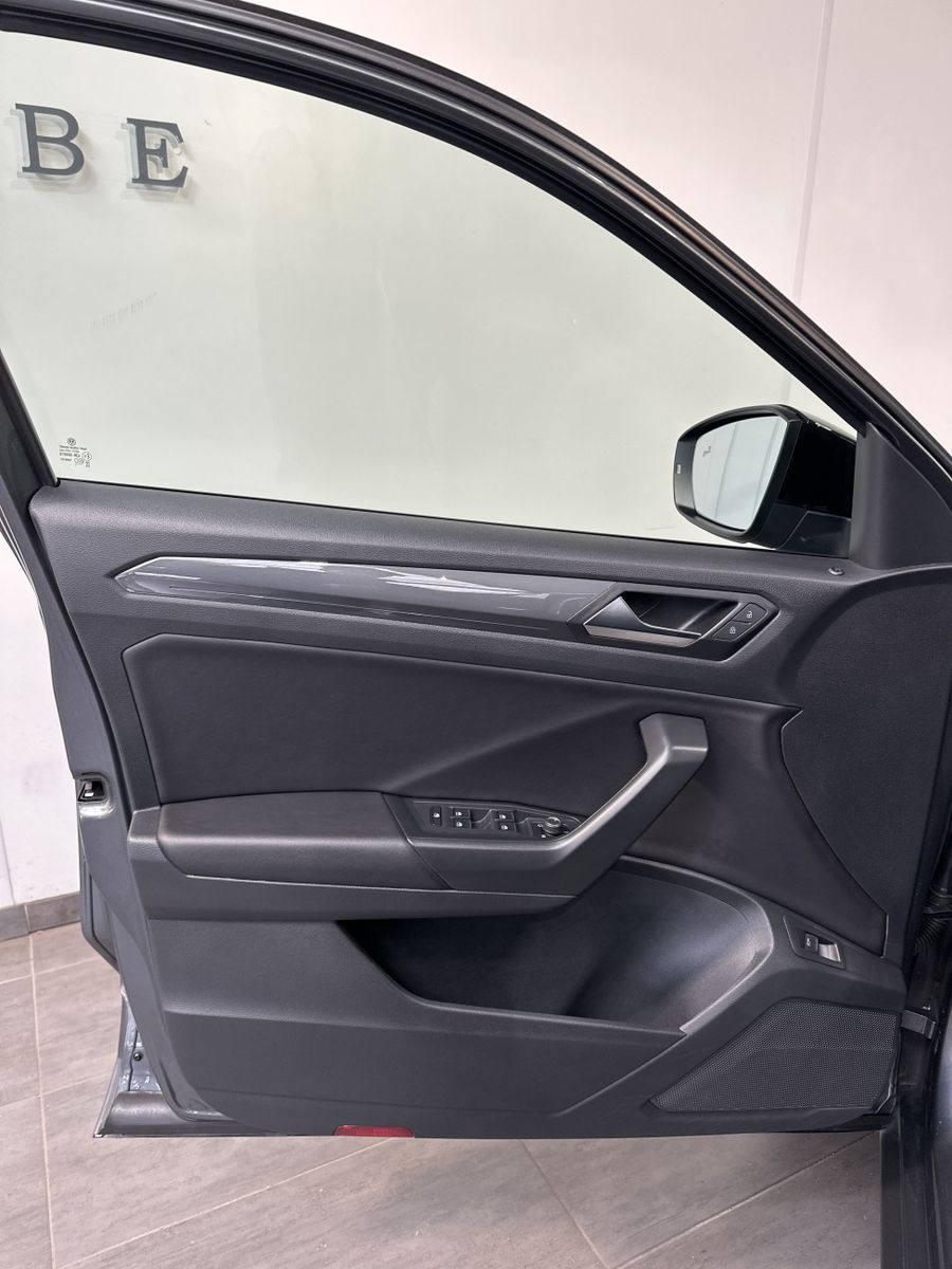 Volkswagen T-Roc 2021 г. Серый, пробег 38450 км