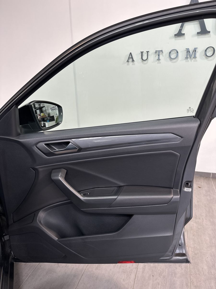 Volkswagen T-Roc 2021 г. Серый, пробег 38450 км