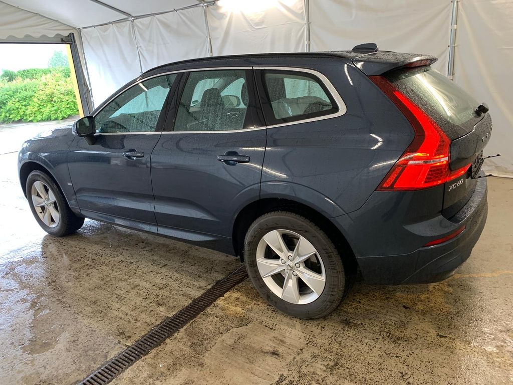Volvo XC60 2022 г. Синий, пробег 60000 км