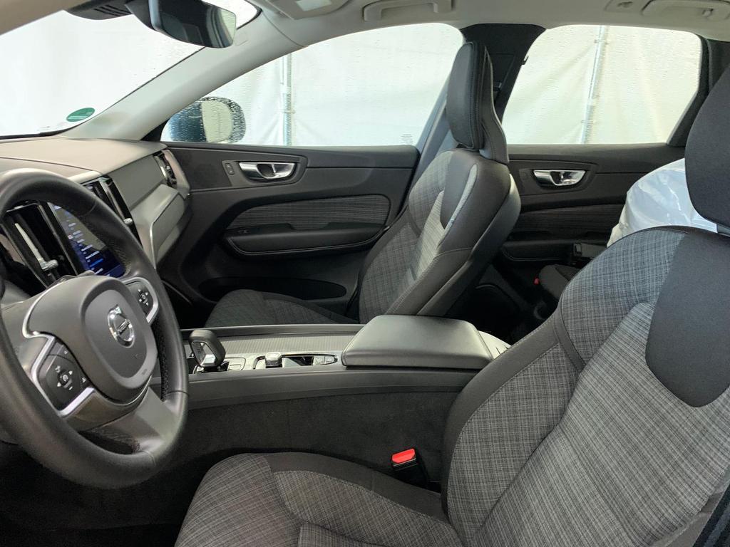 Volvo XC60 2022 г. Синий, пробег 60000 км