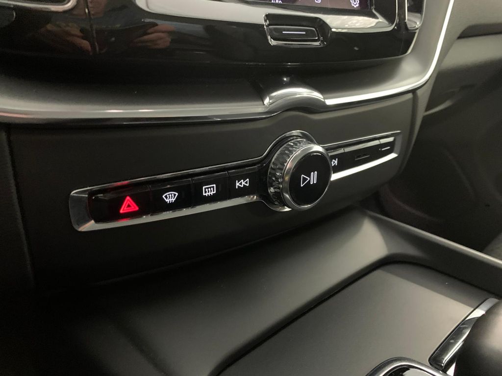 Volvo XC60 2022 г. Синий, пробег 60000 км