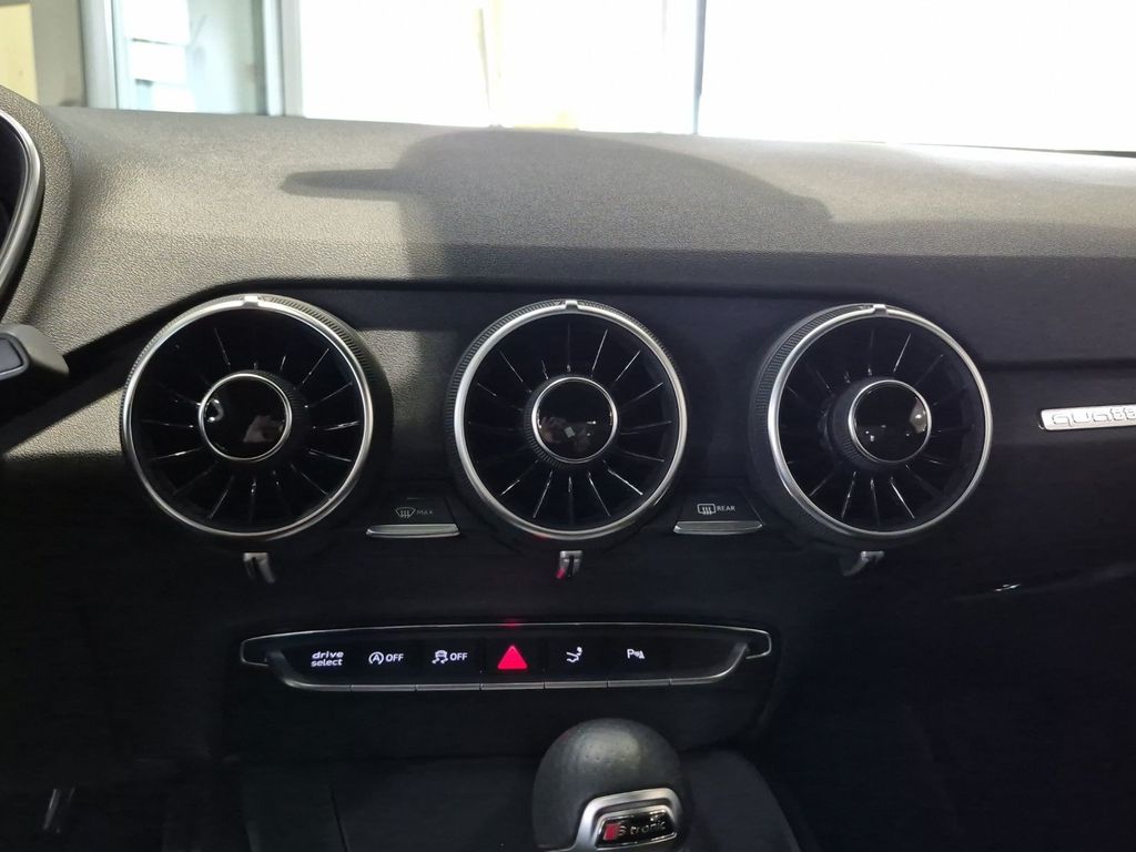 Audi TT 2022 г. Белый, пробег 31203 км