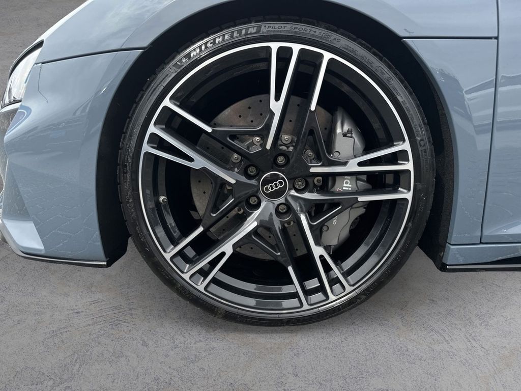 Audi R8 2023 г. Серый, пробег 26550 км