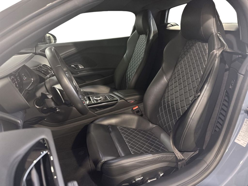 Audi R8 2023 г. Серый, пробег 26550 км