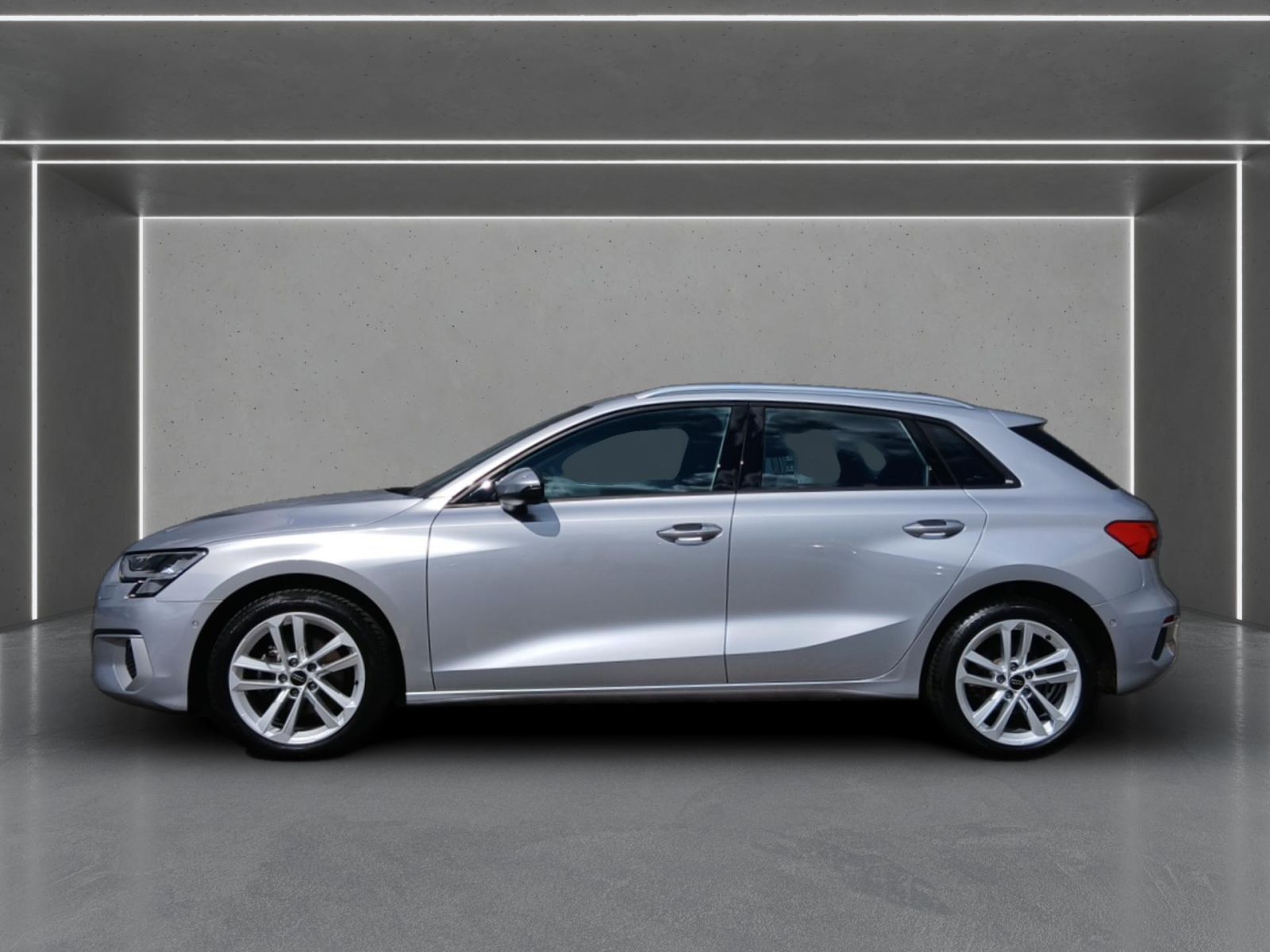 Audi A3 2023 г. Серебристый, пробег 47804 км