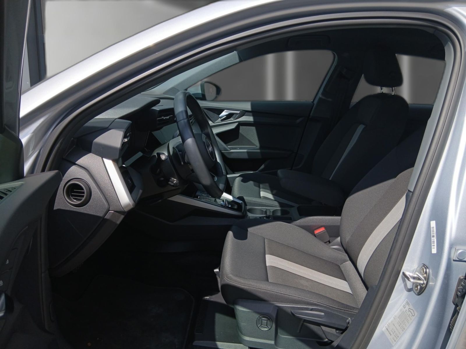 Audi A3 2023 г. Серебристый, пробег 47804 км