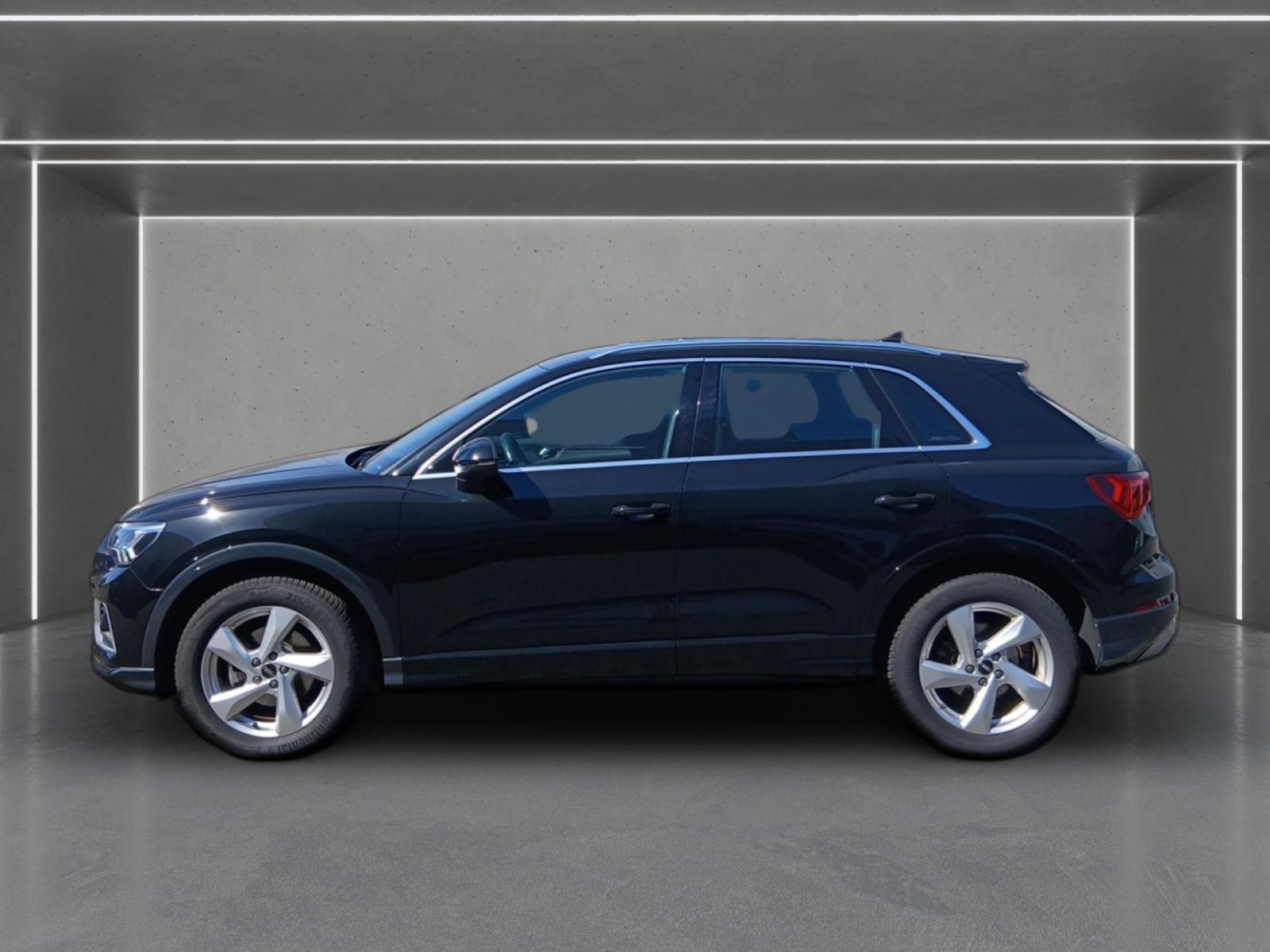 Audi Q3 2022 г. Чёрный, пробег 36053 км