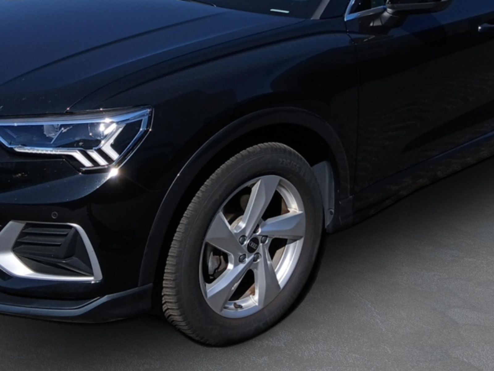 Audi Q3 2022 г. Чёрный, пробег 36053 км