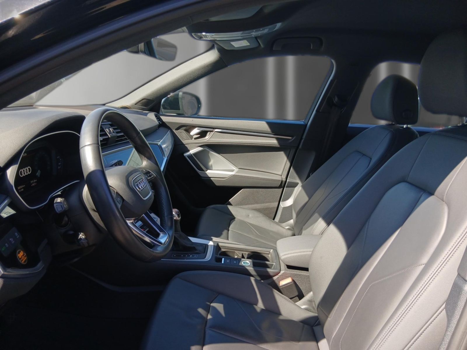 Audi Q3 2022 г. Чёрный, пробег 36053 км
