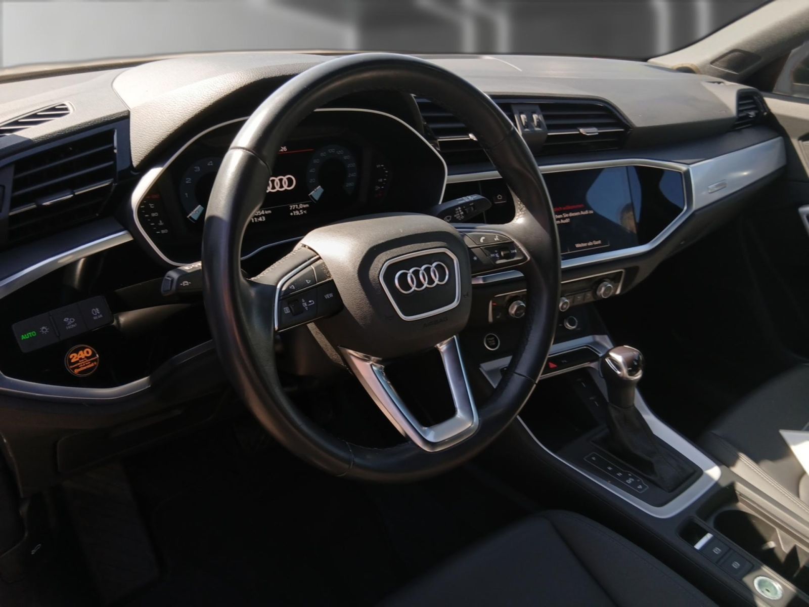 Audi Q3 2022 г. Чёрный, пробег 36053 км