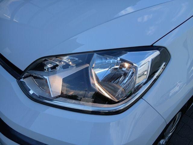Volkswagen up! 2023 г. Белый, пробег 42683 км