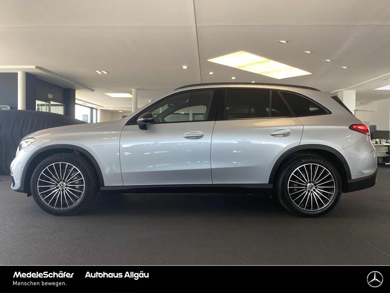 Mercedes-Benz GLC 220 2025 г. Серебристый, пробег 12800 км