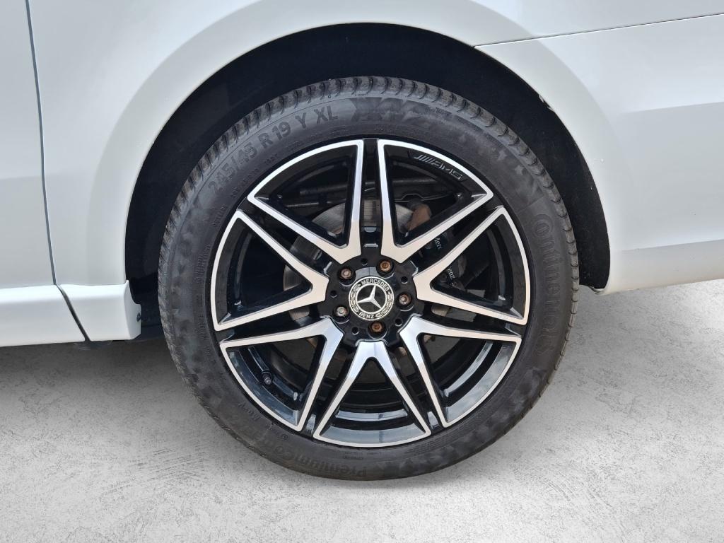 Mercedes-Benz V 300 2022 г. Белый, пробег 55038 км