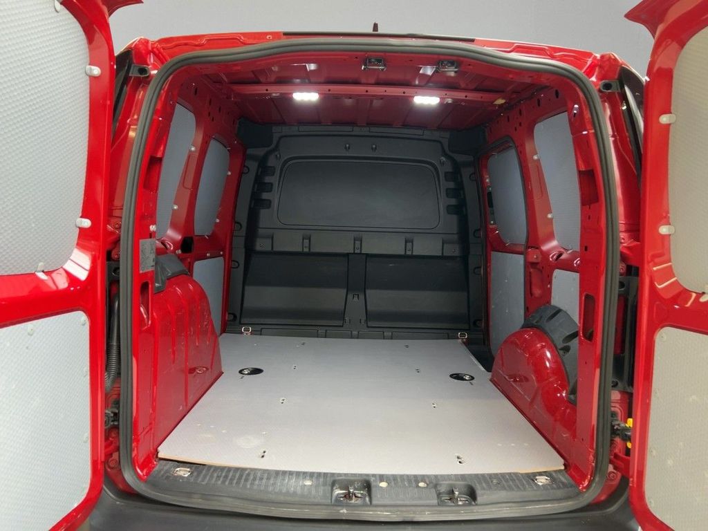 Volkswagen Caddy 2022 г. Красный, пробег 32160 км