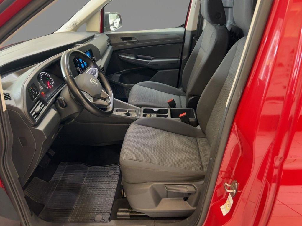Volkswagen Caddy 2022 г. Красный, пробег 32160 км