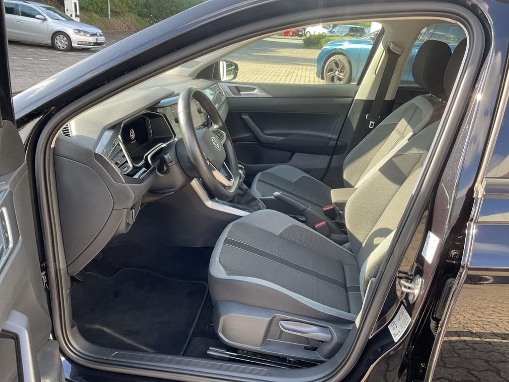 Volkswagen Polo 2023 г. Чёрный, пробег 37100 км