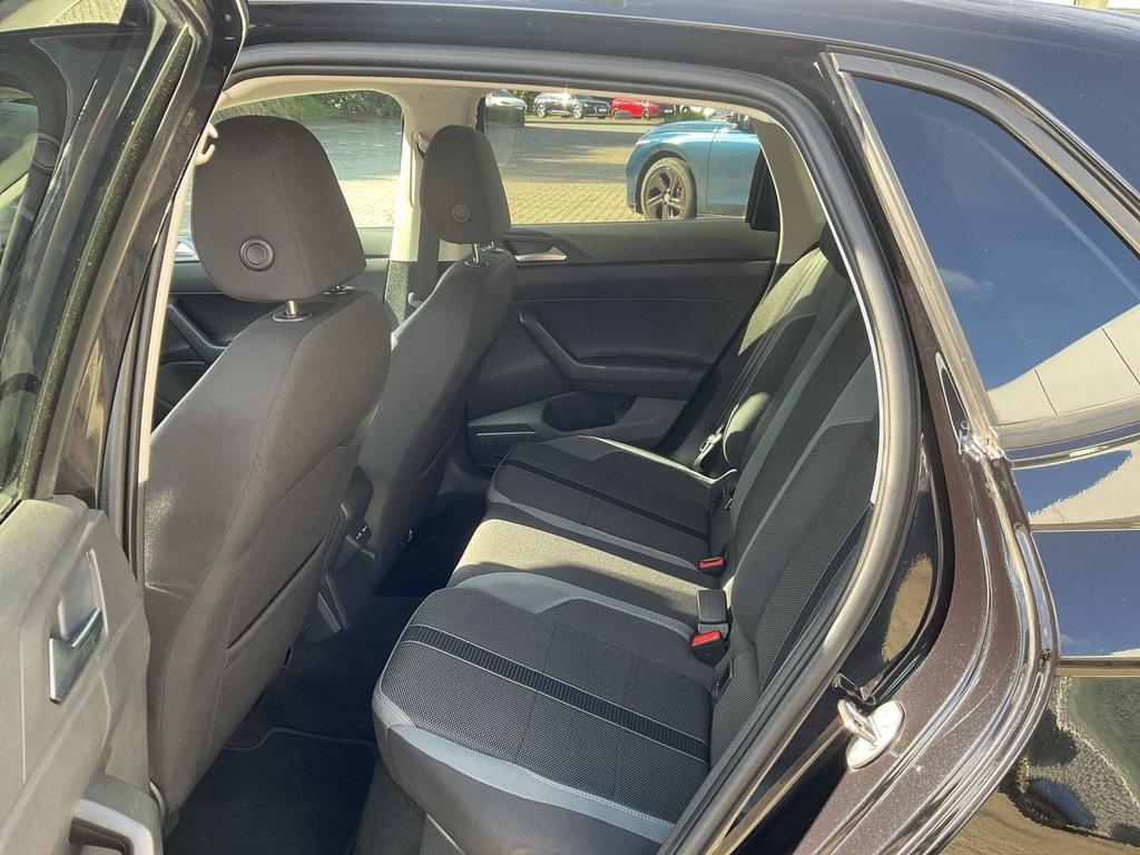 Volkswagen Polo 2023 г. Чёрный, пробег 37100 км