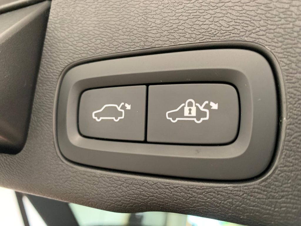 Volvo XC60 2022 г. Серый, пробег 48673 км