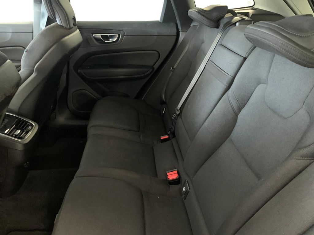 Volvo XC60 2022 г. Серый, пробег 48673 км