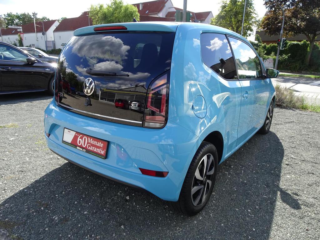Volkswagen up! 2023 г. Синий, пробег 40000 км