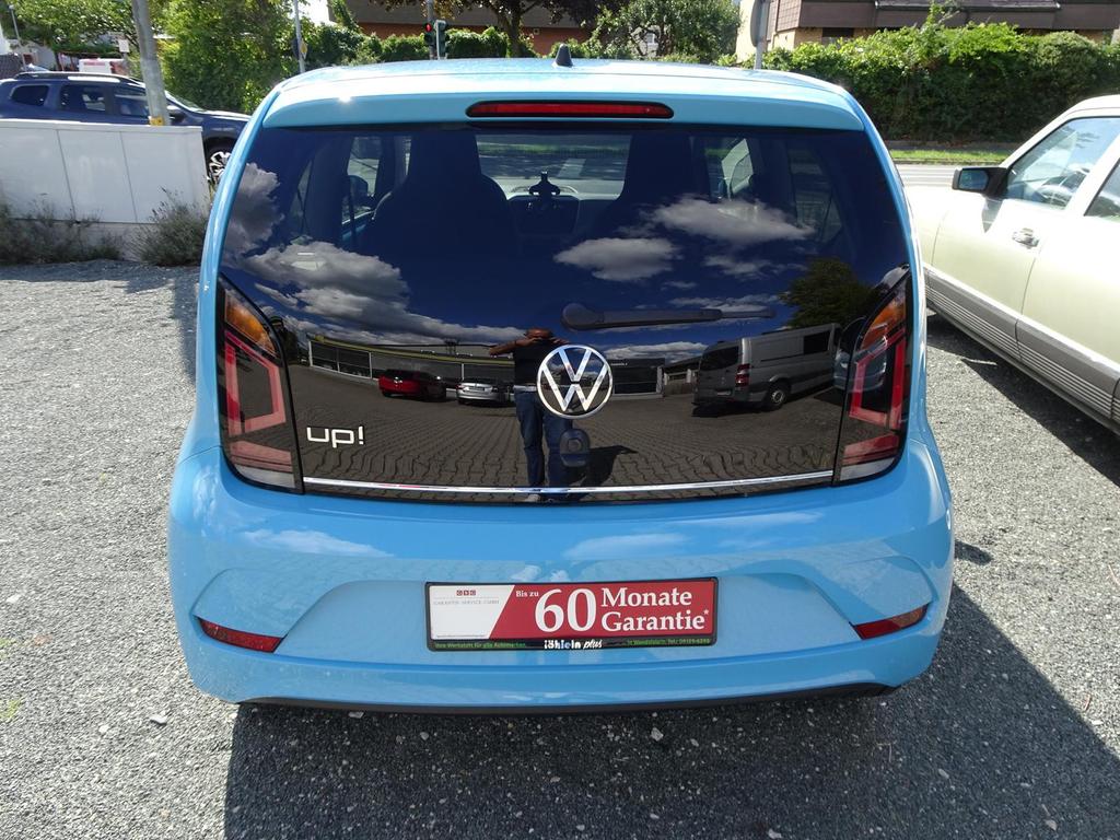 Volkswagen up! 2023 г. Синий, пробег 40000 км