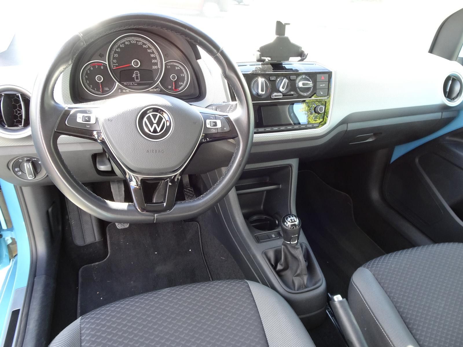 Volkswagen up! 2023 г. Синий, пробег 40000 км