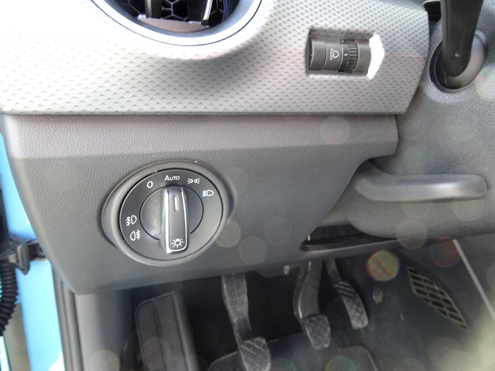 Volkswagen up! 2023 г. Синий, пробег 40000 км