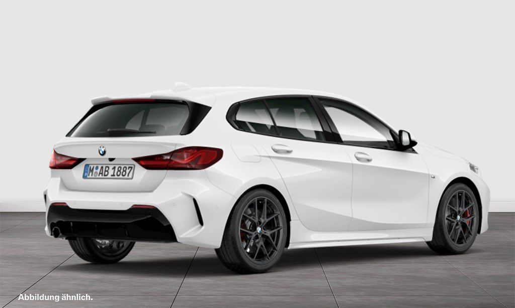 BMW 118 2024 г. Белый, пробег 26638 км