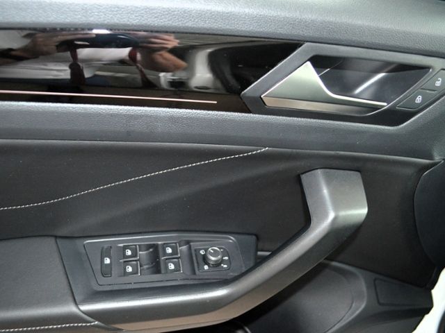 Volkswagen T-Roc 2023 г. Белый, пробег 32203 км