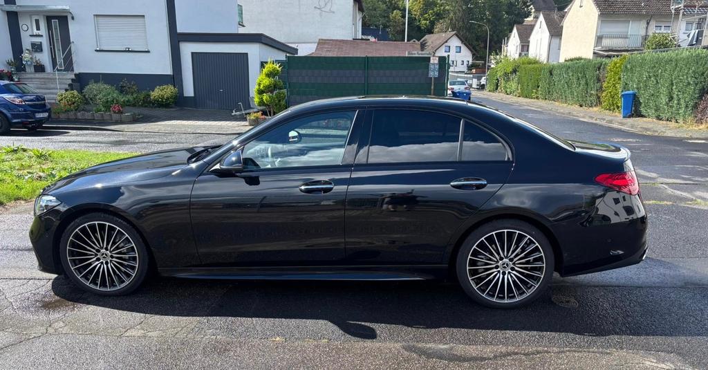 Mercedes-Benz C 300 2024 г. Чёрный, пробег 42100 км