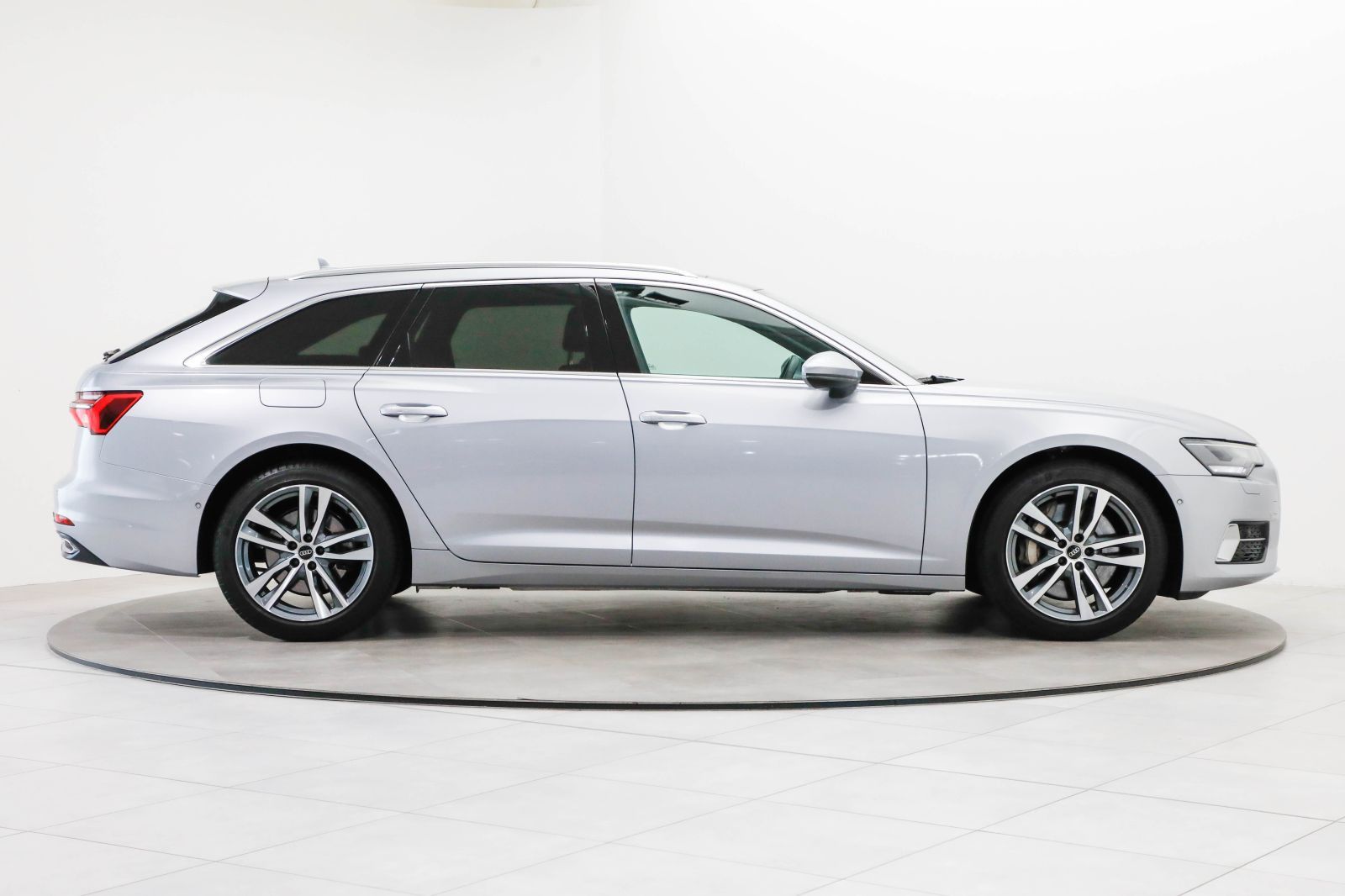 Audi A6 2022 г. Серебристый, пробег 43100 км