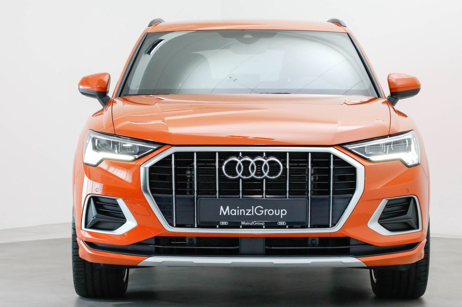Audi Q3 2023 г. Оранжевый, пробег 32600 км