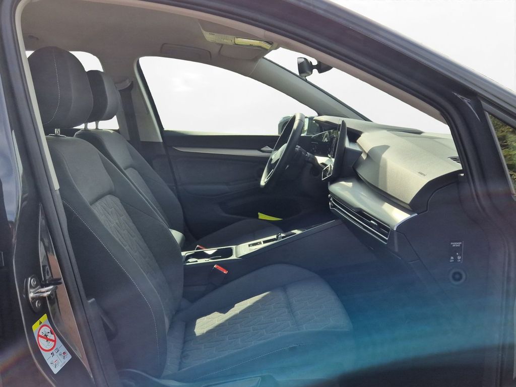 Volkswagen Golf 2025 г. Серый, пробег 25200 км