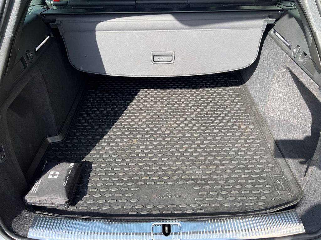 Audi A4 2023 г. Серый, пробег 44320 км