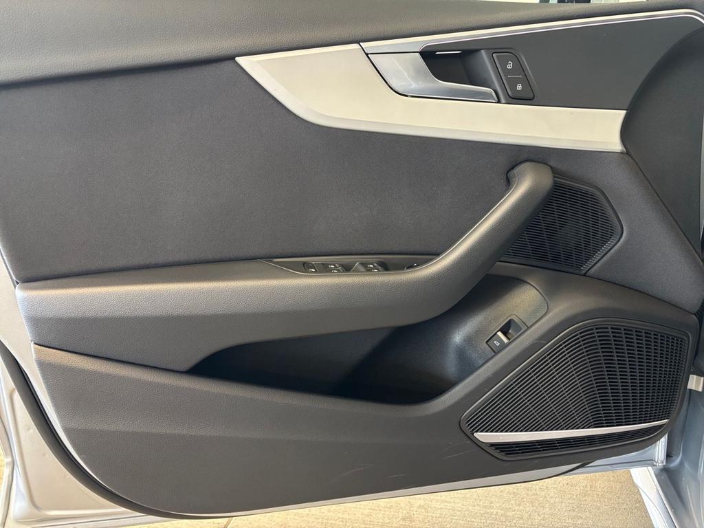 Audi A4 2023 г. Серебристый, пробег 55843 км