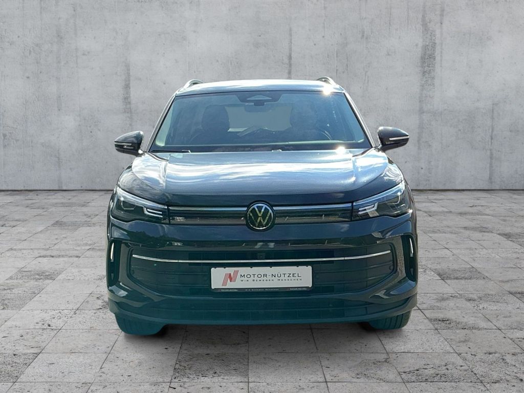 Volkswagen Tiguan 2024 г. Серый, пробег 46836 км