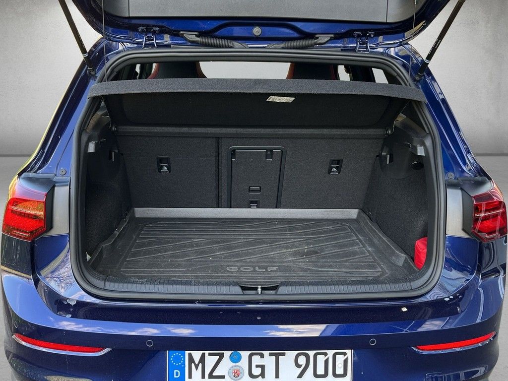 Volkswagen Golf 2023 г. Синий, пробег 28077 км