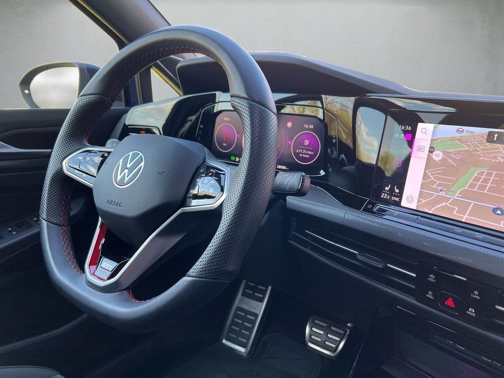 Volkswagen Golf 2023 г. Синий, пробег 28077 км