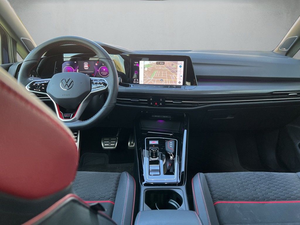 Volkswagen Golf 2023 г. Синий, пробег 28077 км