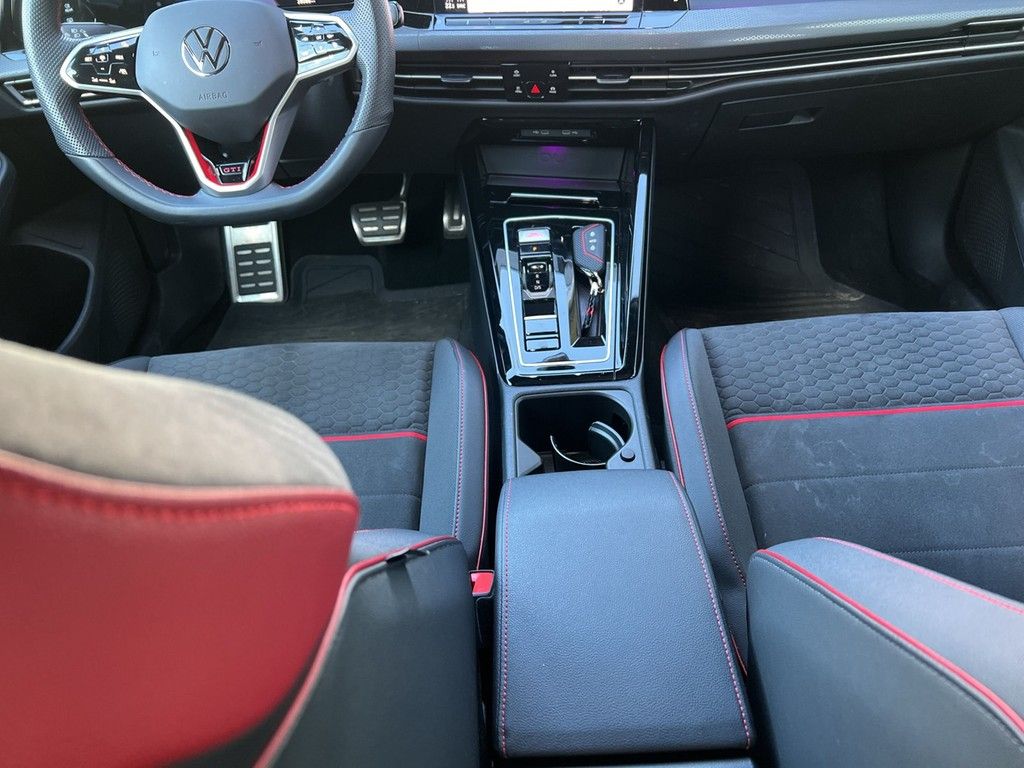 Volkswagen Golf 2023 г. Синий, пробег 28077 км